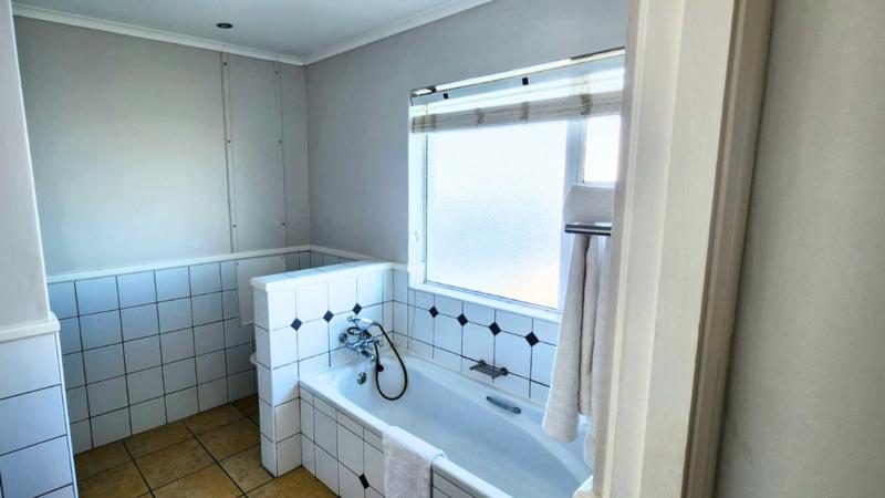 To Let 3 Bedroom Property for Rent in Pinnacle Point Golf Estate Western Cape